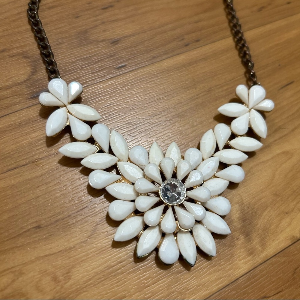 White Rhinestone Statement Necklace - Picture 2 of 3